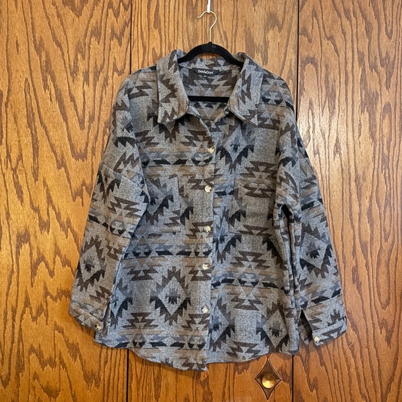 DAVI & DANI Jackets & Blazers - Davi & Dani 1XL Aztec Print Shacket Gray Brown Button Front